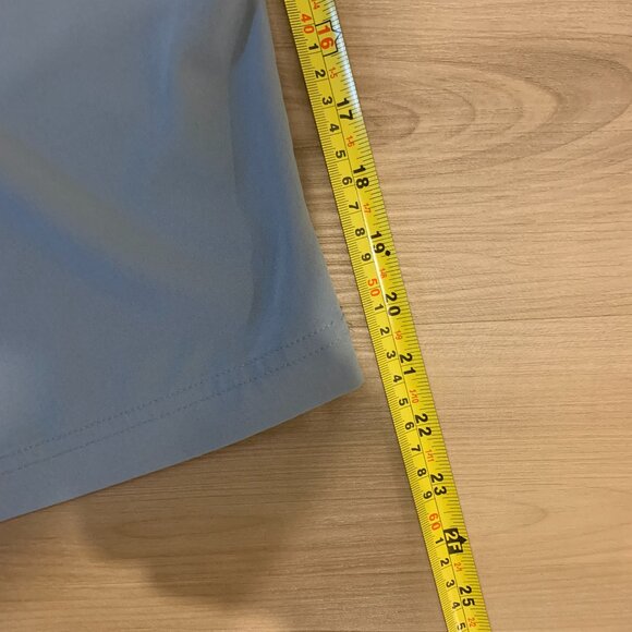 Men's Nike Golf Dri-Fit Size 32 Tour Shorts in a baby blue colour light shorts - Picture 7 of 8